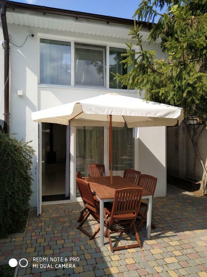 Guest House Butterfly Wing Odessa Esterno foto