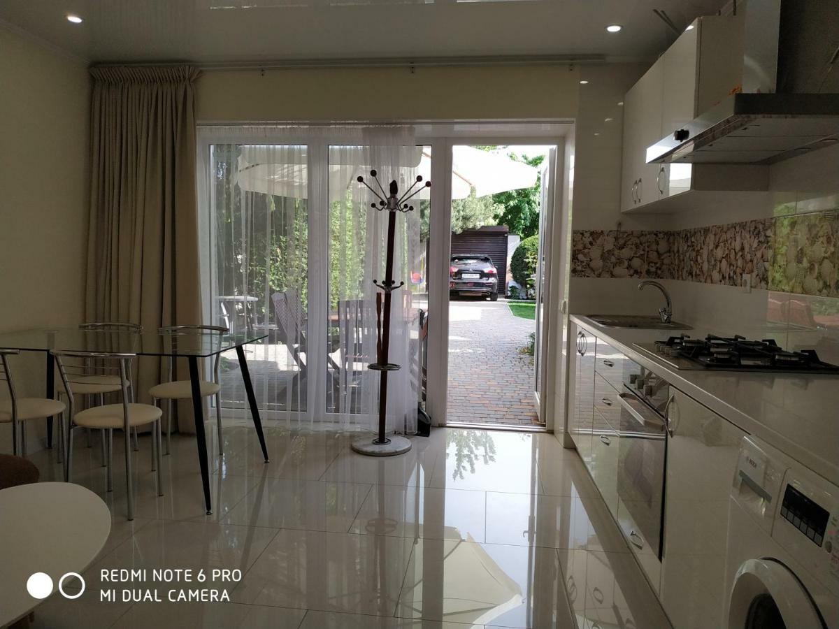 Guest House Butterfly Wing Odessa Esterno foto