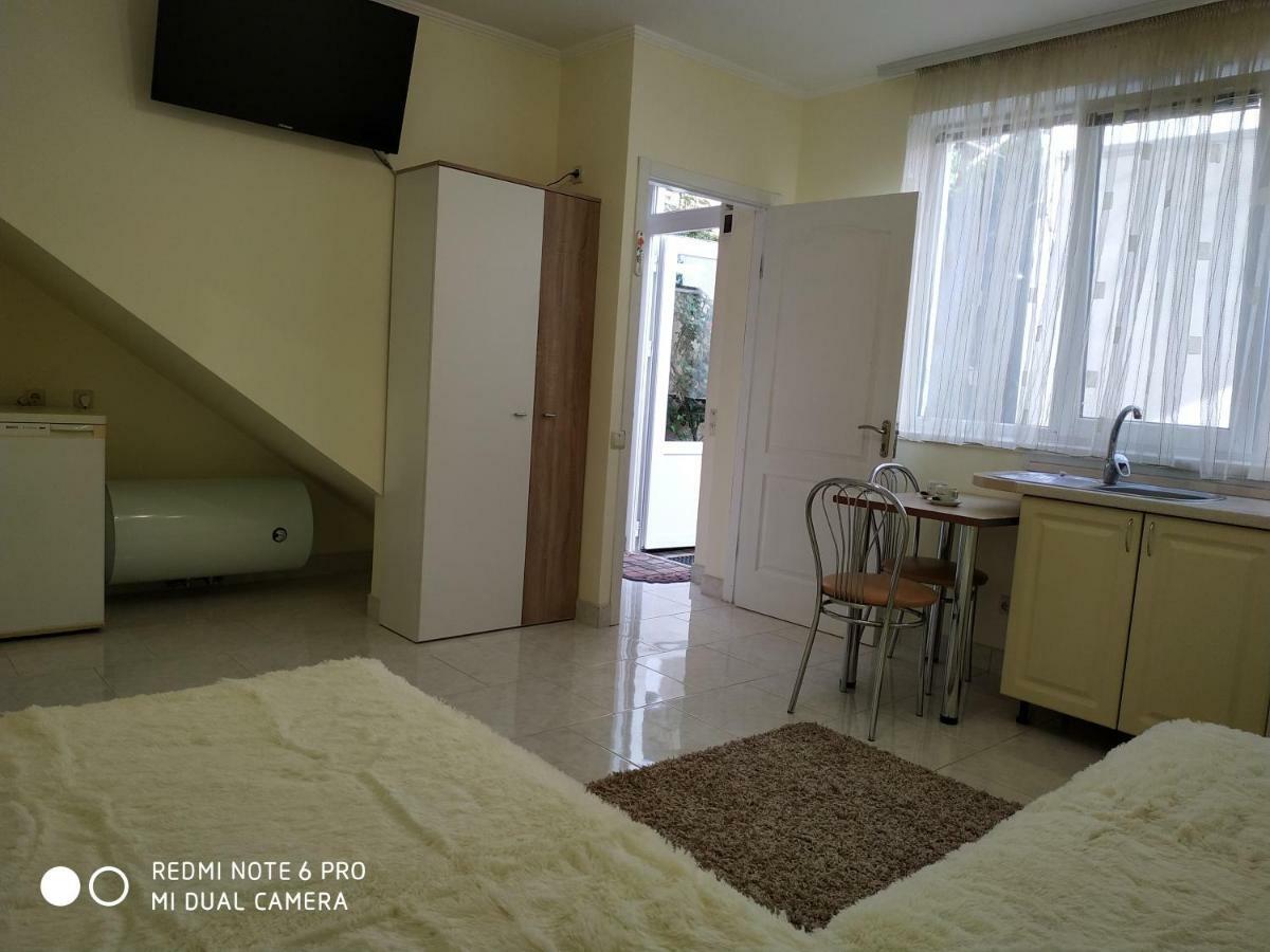Guest House Butterfly Wing Odessa Esterno foto